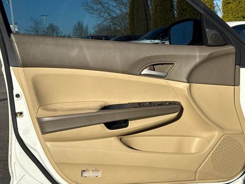 Used 2009 Honda Accord LX image 17