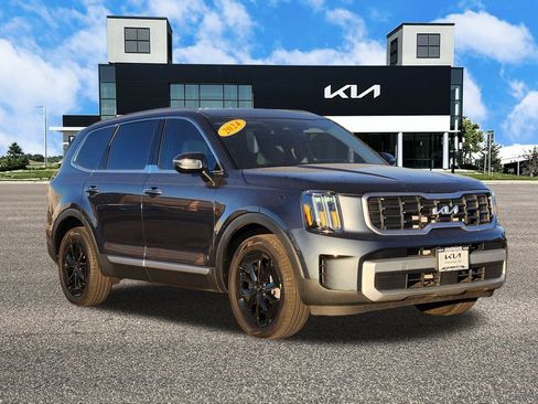 Used 2024 Kia Telluride S w/ S Sunroof Package image 3