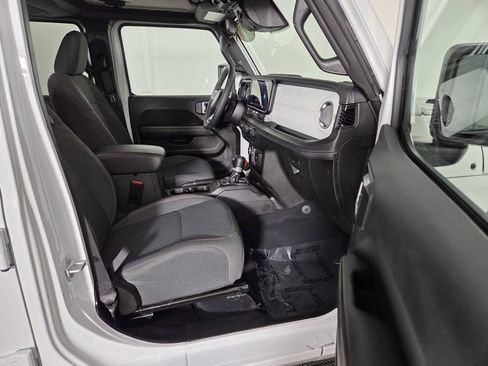 Certified 2025 Jeep Wrangler Sahara image 34