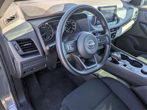 Used 2023 Nissan Rogue S image 15