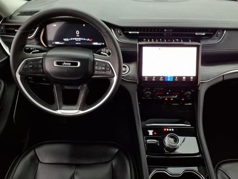 Used 2023 Jeep Grand Cherokee Limited AWD/4WD image 12