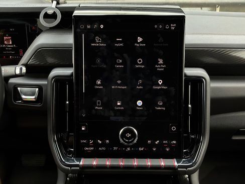 Used 2025 GMC Yukon AT4 w/ AT4 Premium Package AWD/4WD image 32