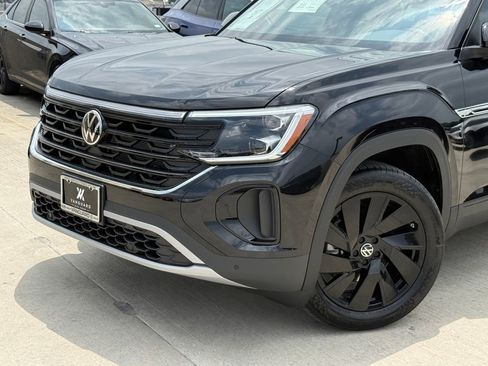 New 2026 Volkswagen Atlas Cross Sport SE FWD image 2