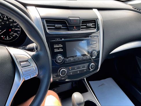 Used 2015 Nissan Altima 2.5 S w/ Sport Value Package FWD image 5