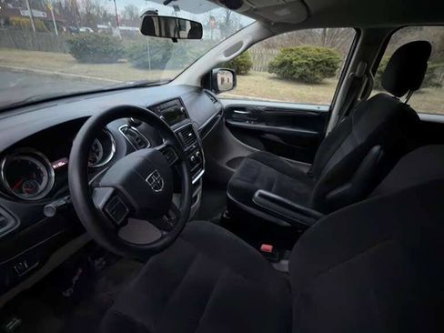 Used 2015 Dodge Grand Caravan American Value Package image 12