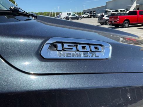 Used 2019 RAM 1500 Laramie AWD/4WD image 11