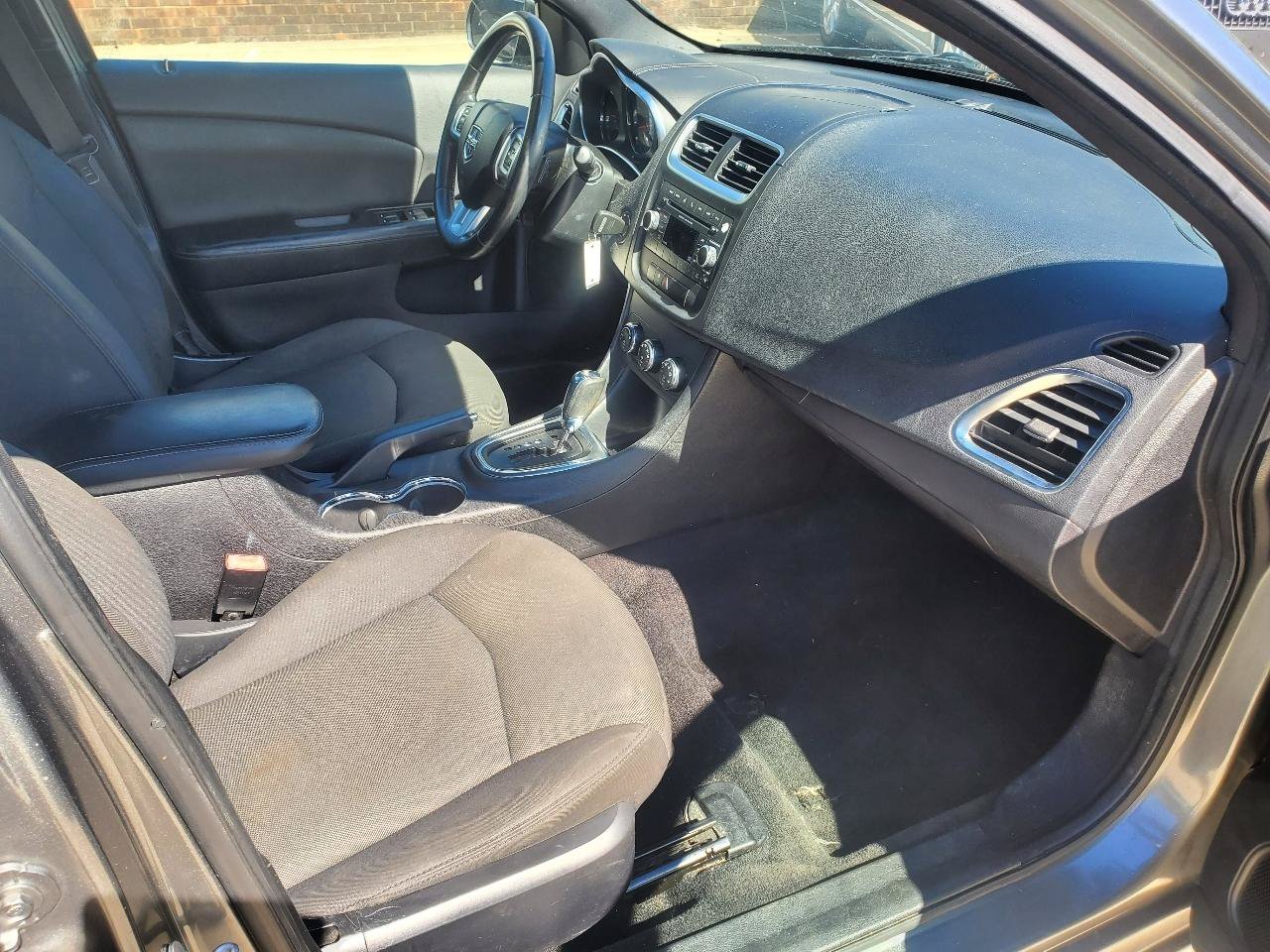 Used 2012 Dodge Avenger SXT FWD image 5