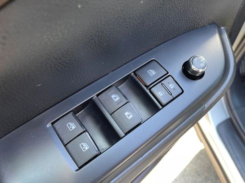 Used 2019 Toyota Highlander XLE FWD image 20