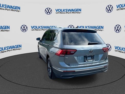 Used 2022 Volkswagen Tiguan SE w/ Panoramic Sunroof Package FWD image 12