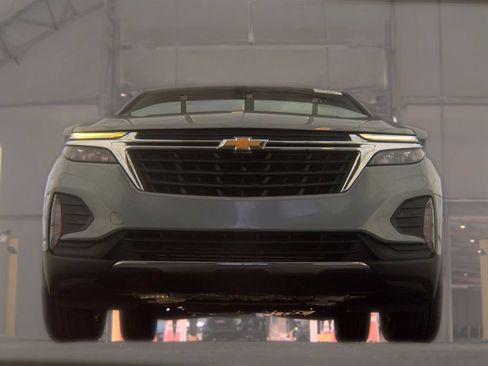 Used 2023 Chevrolet Equinox LT FWD image 3