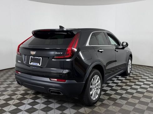 Used 2019 Cadillac XT4 Luxury w/ Cold Weather Package FWD image 9