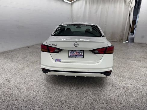 Used 2025 Nissan Altima 2.5 SV FWD image 3