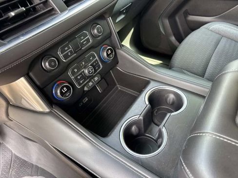 Used 2021 Chevrolet Suburban LS RWD image 32