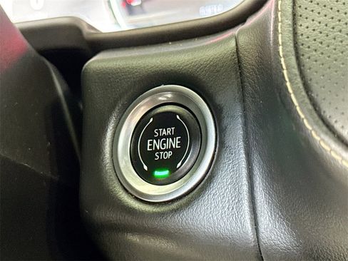 Used 2021 Chevrolet Suburban Premier image 19