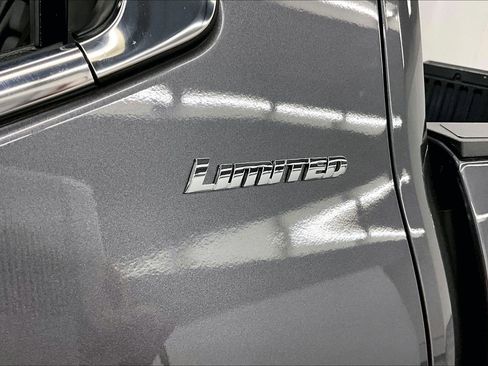 Used 2025 Toyota Tundra Limited AWD/4WD image 33