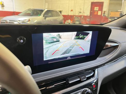 Used 2025 Buick Envista Sport Touring image 17