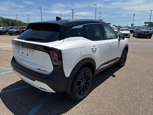 New 2026 Nissan Kicks SR w/ SR Premium Package AWD/4WD image 7