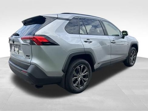 Used 2022 Toyota RAV4 XLE Premium AWD/4WD image 5