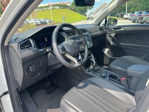 Used 2024 Volkswagen Tiguan SE AWD/4WD image 6