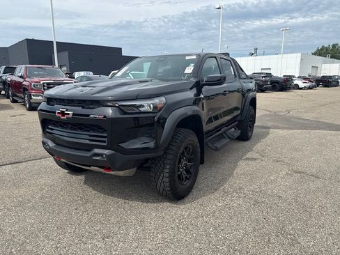 Used 2025 Chevrolet Colorado ZR2 w/ Midnight Edition AWD/4WD image 1