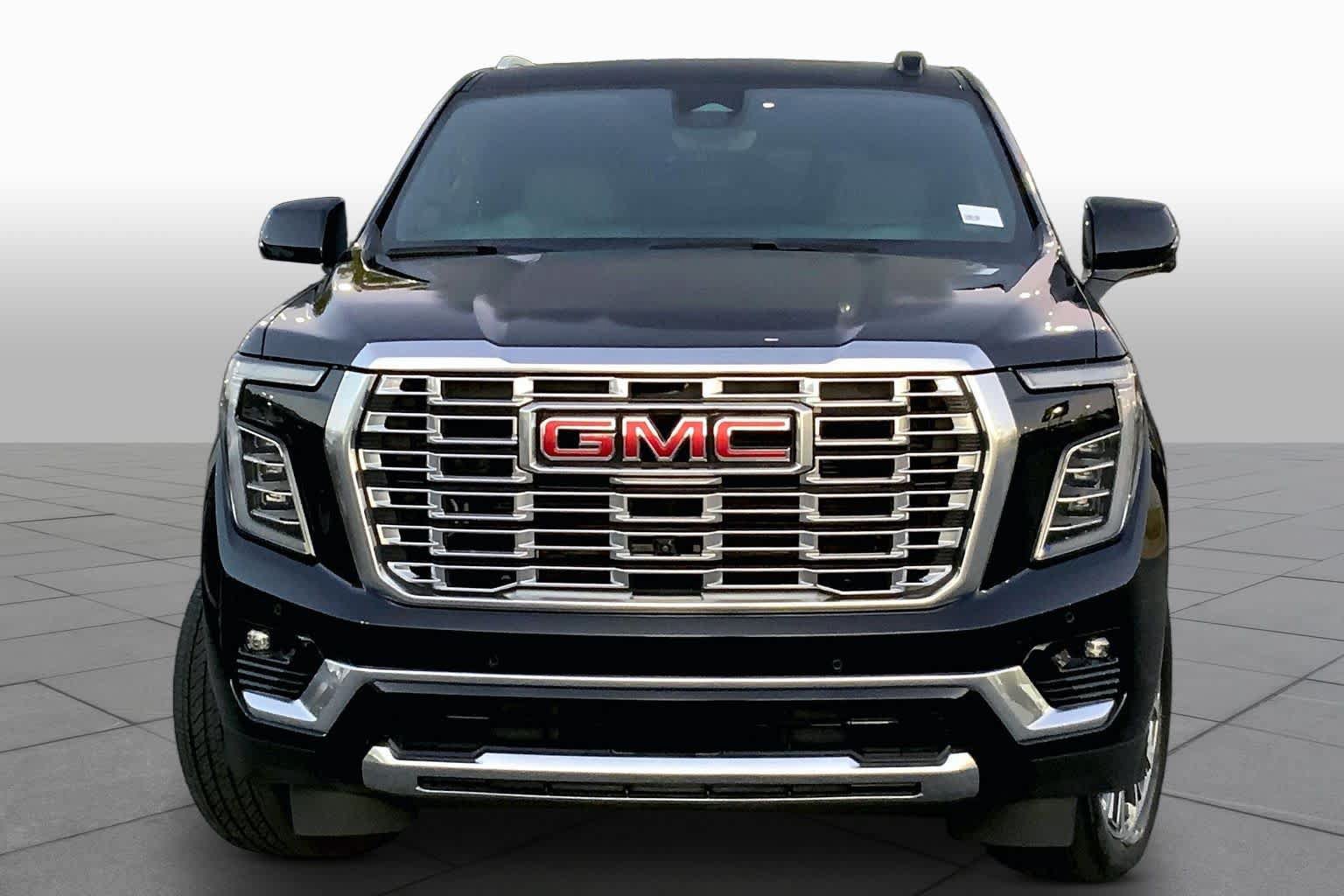 Used 2025 GMC Yukon Denali w/ Denali Reserve Package AWD/4WD image 4