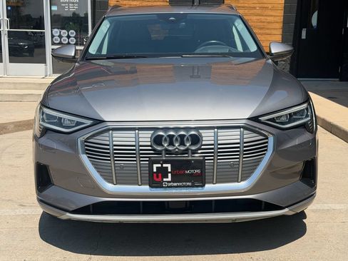 Used 2019 Audi e-tron Prestige w/ Prestige Package AWD/4WD image 8