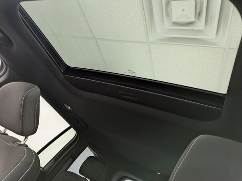 Used 2024 Jeep Grand Cherokee Limited w/ Luxury Tech Group II image 21