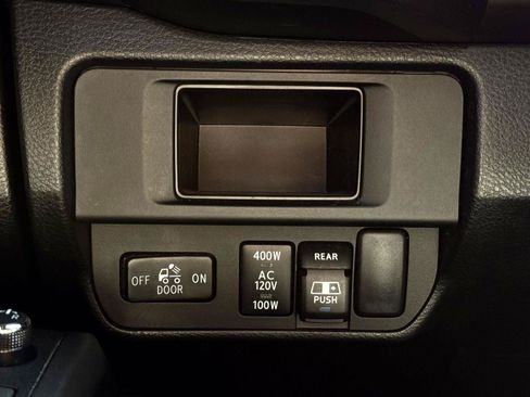 Used 2017 Toyota Tacoma TRD Off-Road AWD/4WD image 21