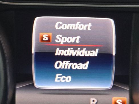 Certified 2019 Mercedes-Benz GLA 250 4MATIC image 30