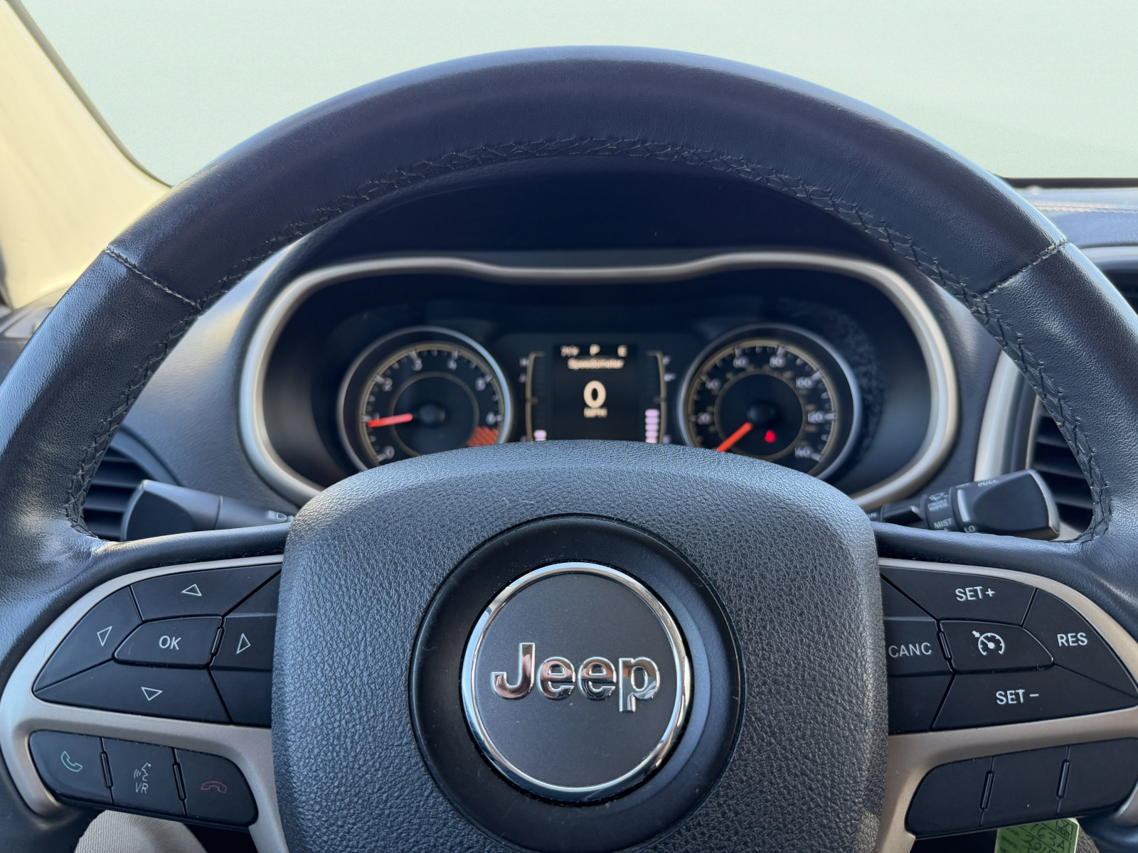 Used 2015 Jeep Cherokee Latitude FWD image 18