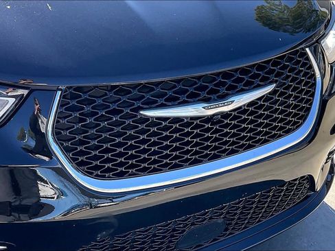 Used 2024 Chrysler Pacifica Touring-L image 28