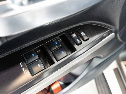 Used 2016 Toyota Land Cruiser image 14