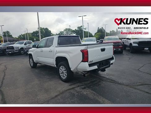 Used 2024 Toyota Tacoma SR5 AWD/4WD image 8