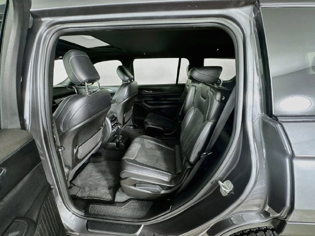 Used 2024 Jeep Grand Cherokee L Altitude AWD/4WD image 28