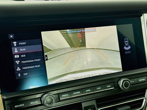 Certified 2021 Porsche Macan AWD/4WD image 19