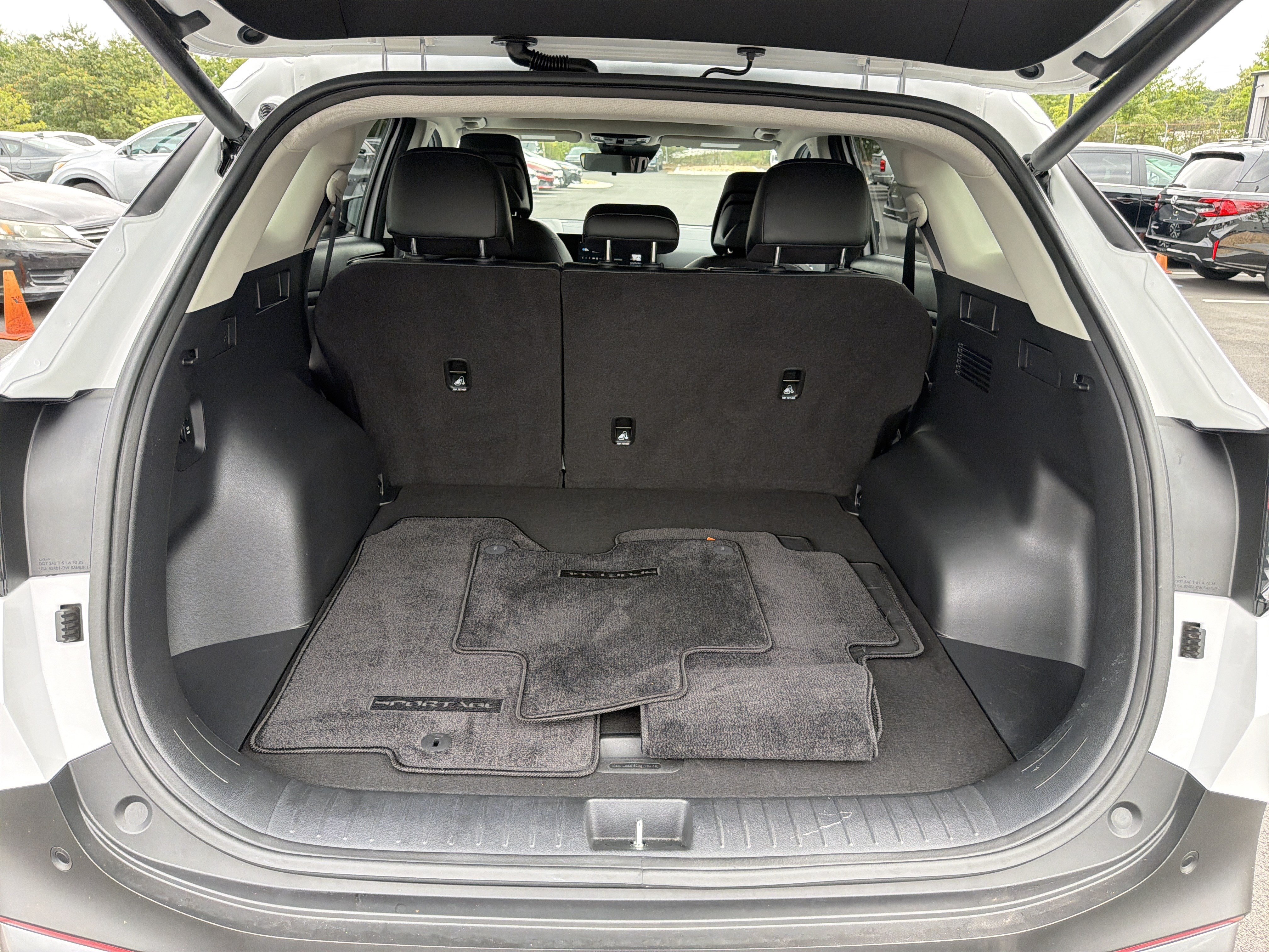 Certified 2026 Kia Sportage EX w/ EX Panorama Roof Package FWD image 18