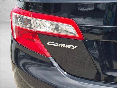 Used 2012 Toyota Camry LE FWD image 13