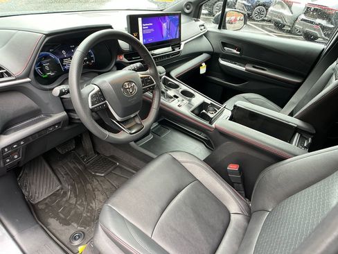 Used 2025 Toyota Sienna XSE w/ XSE Plus Package AWD/4WD image 10