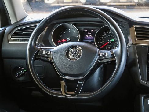 Used 2019 Volkswagen Tiguan SE w/ Panoramic Sunroof Package image 16