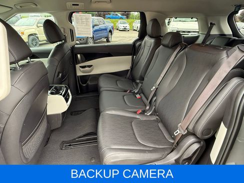 Used 2024 Kia Carnival EX FWD image 20