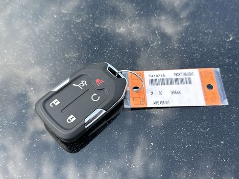 Used 2024 GMC Terrain SLT w/ Infotainment Package II image 36