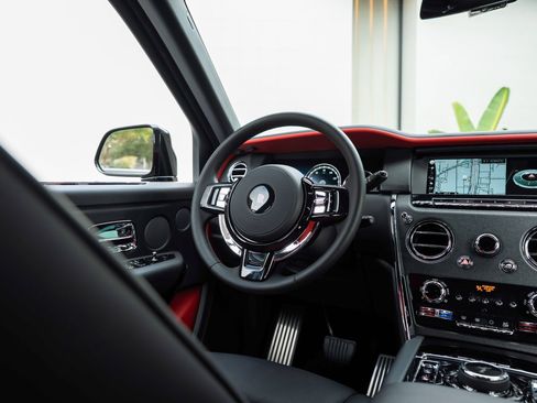 Certified 2023 Rolls-Royce Cullinan w/ Dark Exterior Package image 26