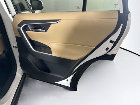 Used 2025 Toyota RAV4 XLE w/ Convenience Package image 32