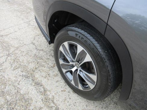 Used 2021 Toyota Highlander XLE FWD image 20