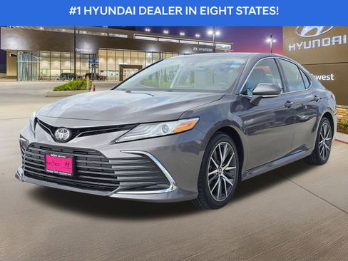 Used 2023 Toyota Camry XLE image 2