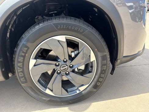 Used 2025 Nissan Rogue SV AWD/4WD image 12