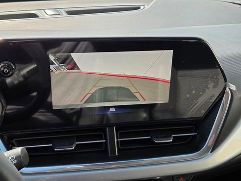 Used 2025 Chevrolet Trax LT w/ Driver Confidence Package image 21