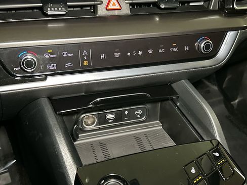 Certified 2024 Kia Sportage EX w/ EX Premium Package image 31