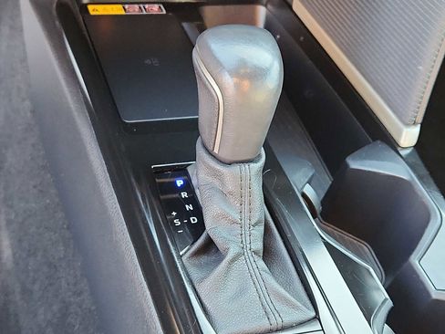 Used 2025 Toyota Camry SE image 14