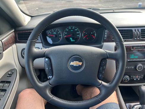 Used 2014 Chevrolet Impala LT w/ LT Sunroof Package FWD image 10
